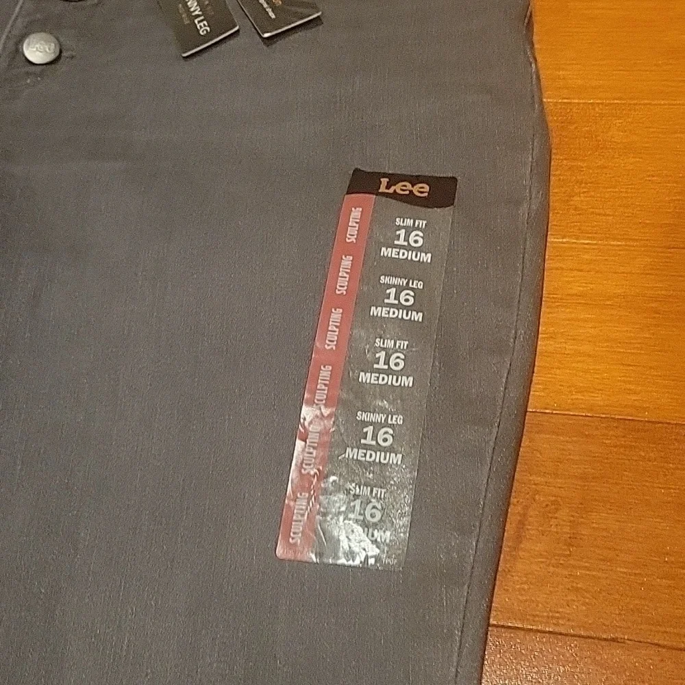 LEE NWT Scultping Skinny Mid Rise Jeans sz 16